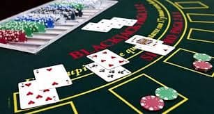 Tangkapan layar aplikasi holybet777 menampilkan permainan slot Aviator, Sweet Bonanza, dan Gates of Olympus